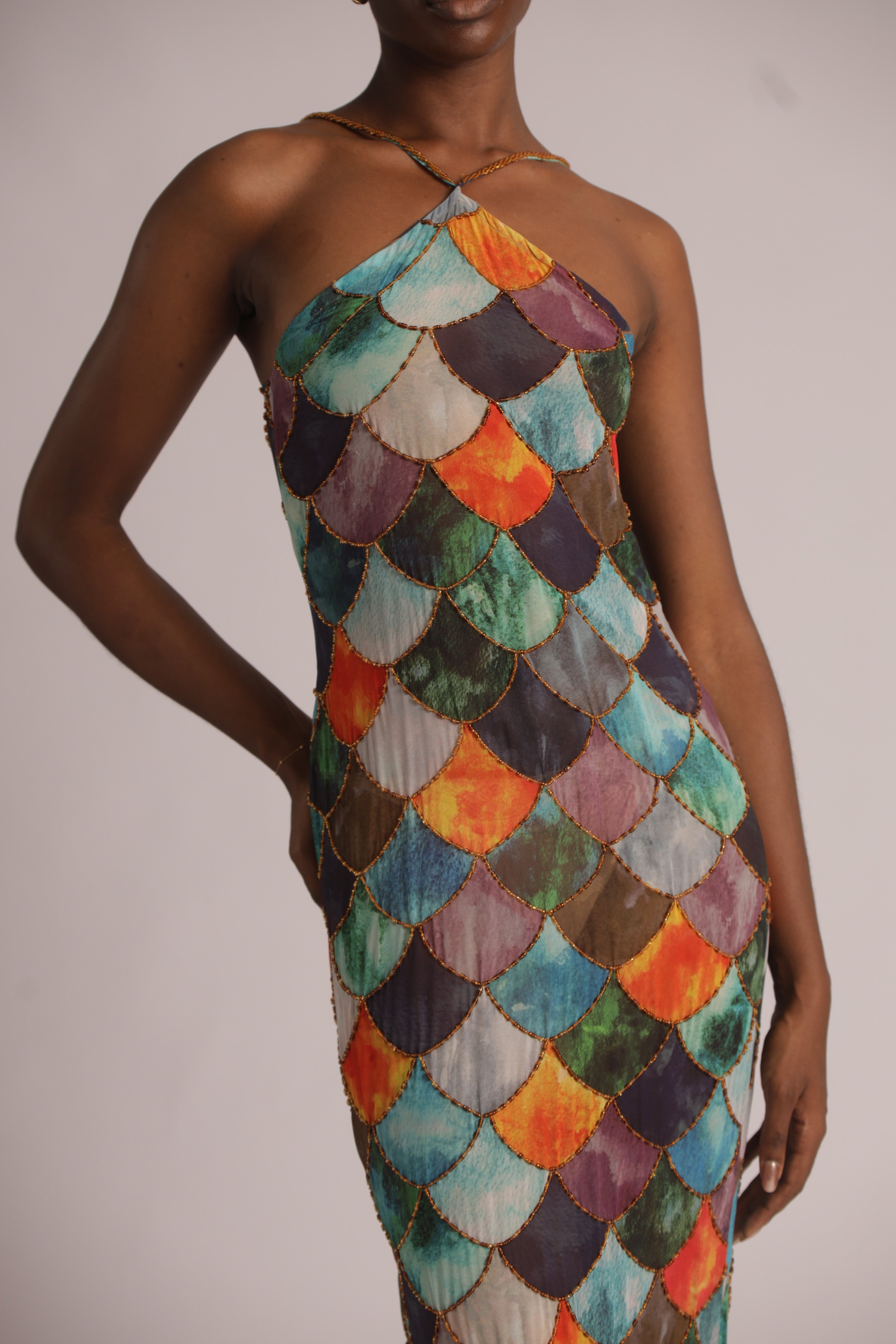 Dames halterjurk met empire taille en handgeschilderde print