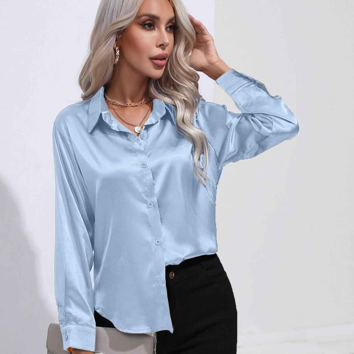 Dames blouse met glansfinish en knoopsluiting