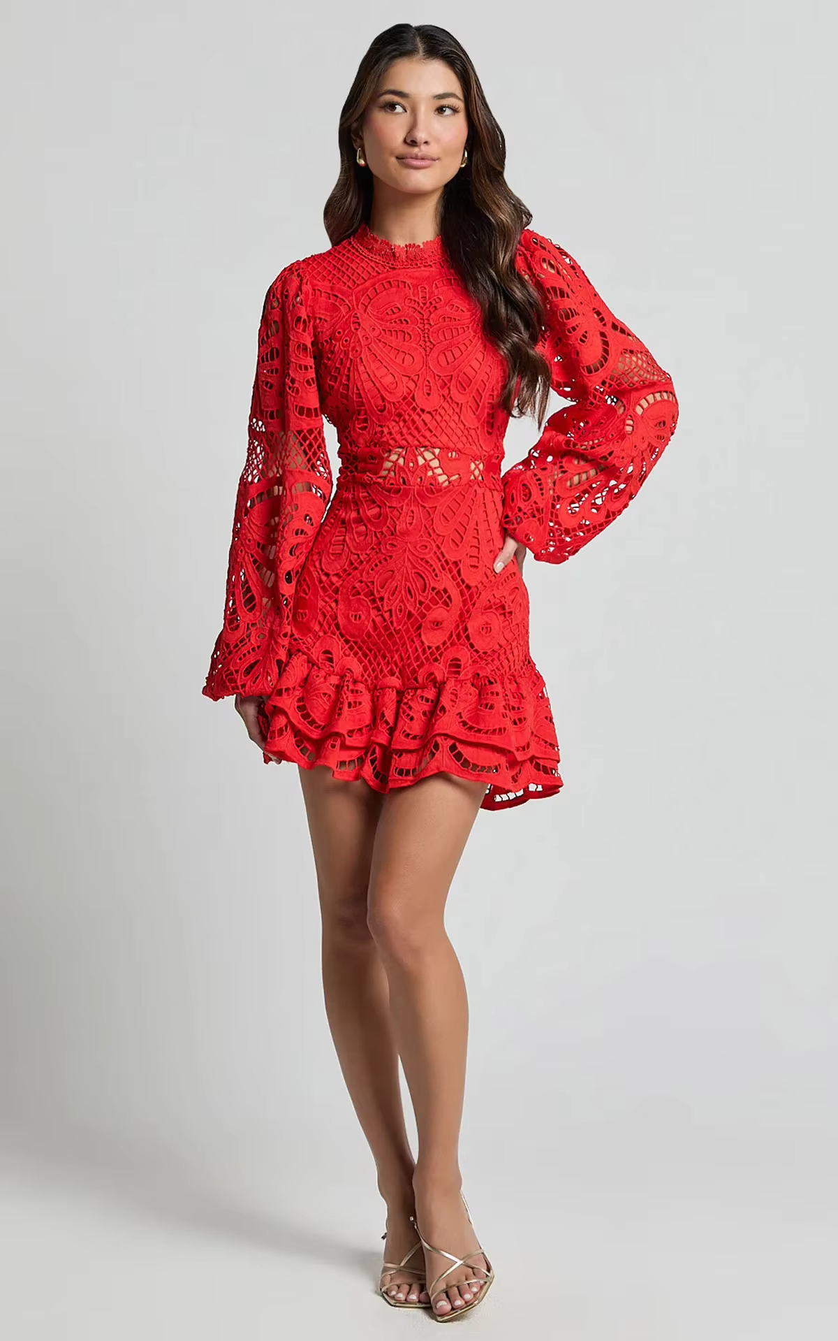 Dames mini-jurk met staande kraag en ruffle zoom