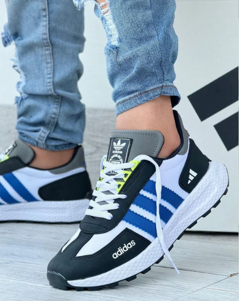 Nieuwe sportieve hardloopschoenen
