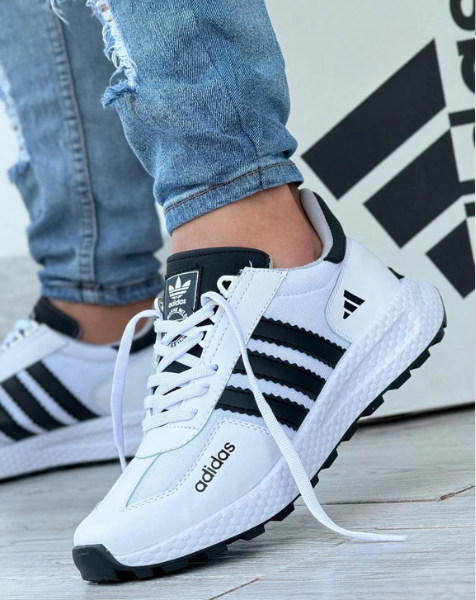 Nieuwe sportieve hardloopschoenen