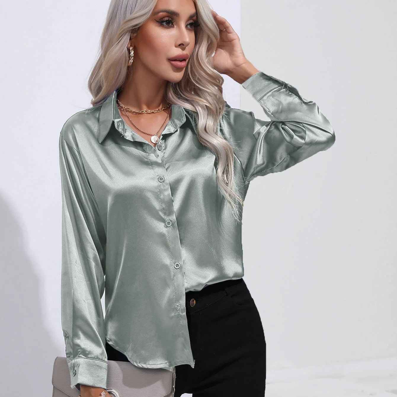 Dames blouse met glansfinish en knoopsluiting