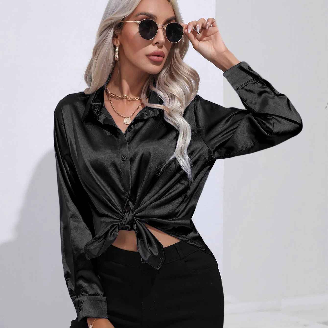 Dames blouse met glansfinish en knoopsluiting