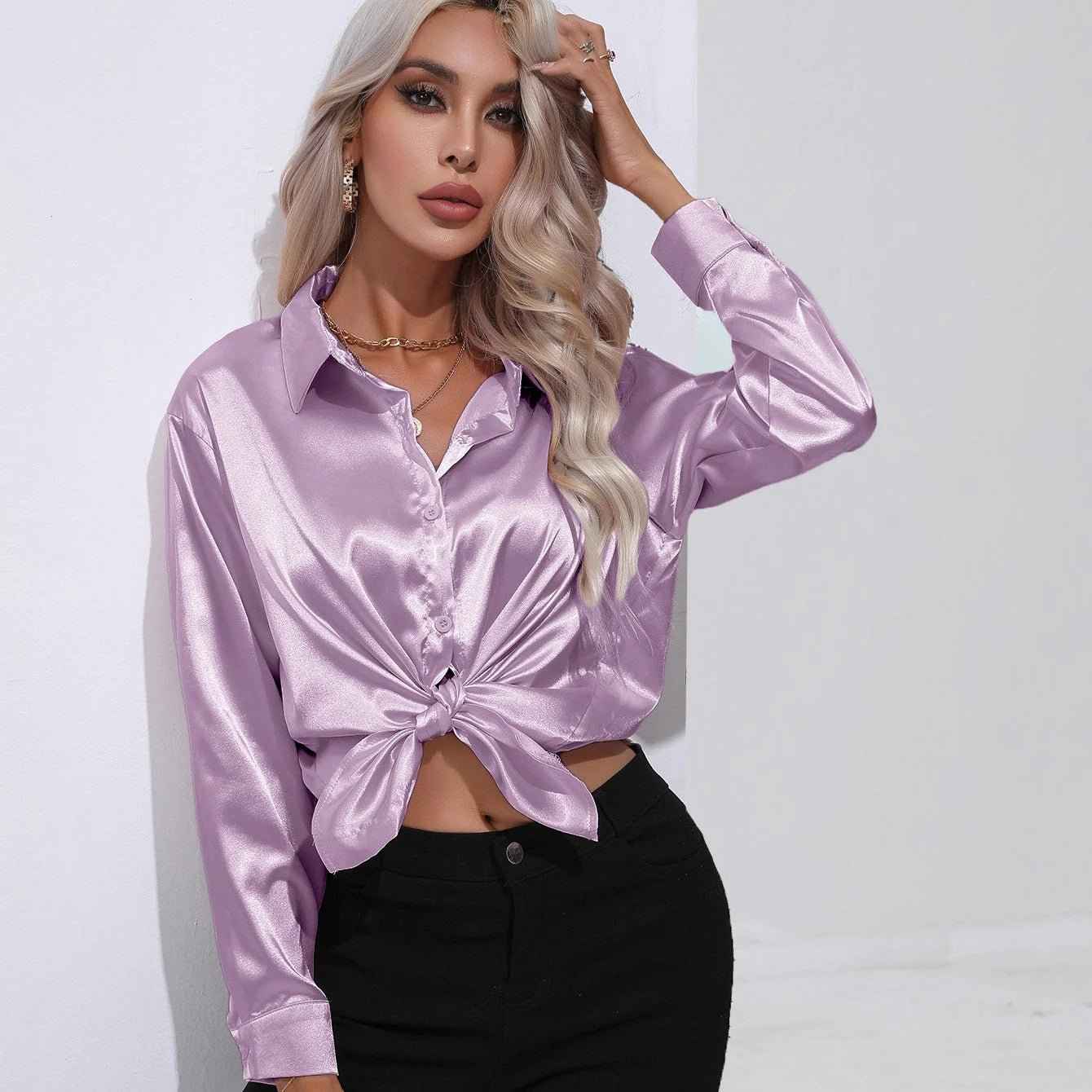 Dames blouse met glansfinish en knoopsluiting