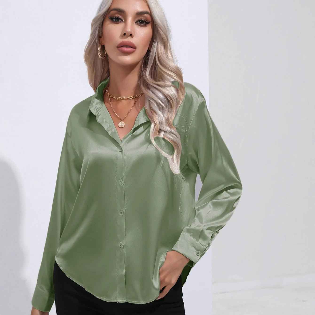 Dames blouse met glansfinish en knoopsluiting
