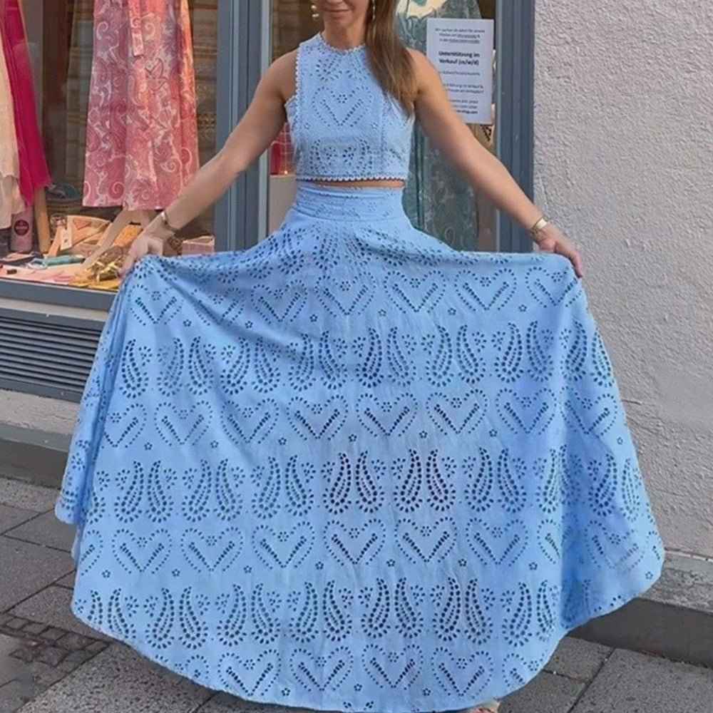 Dames set met geborduurd crop-top en maxirok