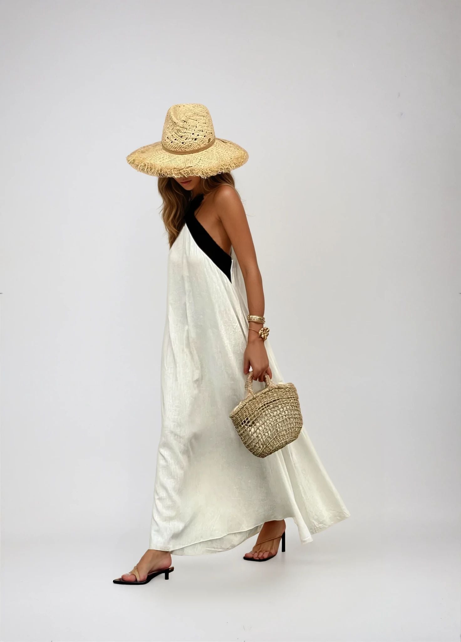 Dames zomerjurk met crossover halslijn en vloeiend silhouet